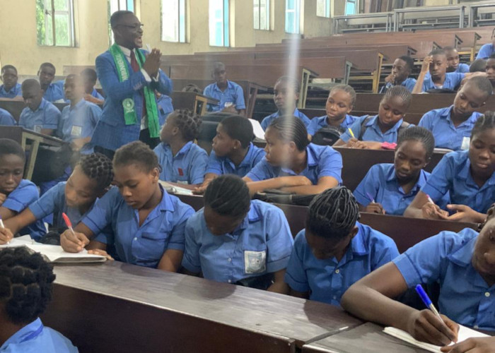 Inauguration of Young Green Advocate at University of Port Harcourt Demonstration Secondary Scooh by the National President, Prof S .C.Dike, after delivery a lecture on sustainable development
